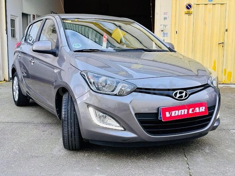Usado Hyundai i20 85 CV (62 kW) 2014 Gris / plata Utilitario