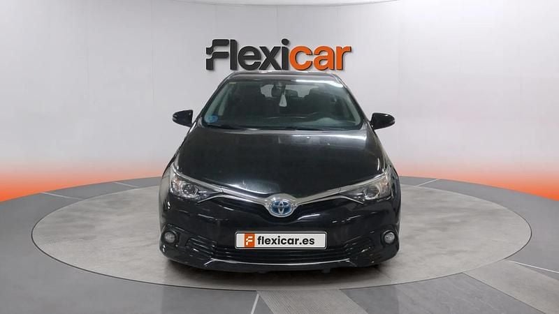 Usado Toyota Auris Hybrid Active 136 CV (100 kW) 2016 Negro Berlina