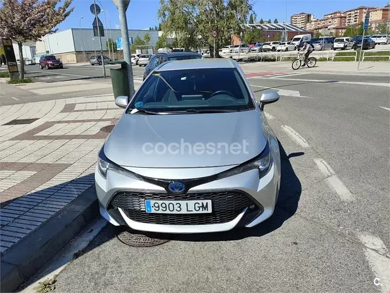 Usado Toyota Corolla Active 122 CV (89 kW) 2020 Gris / plata Familiar