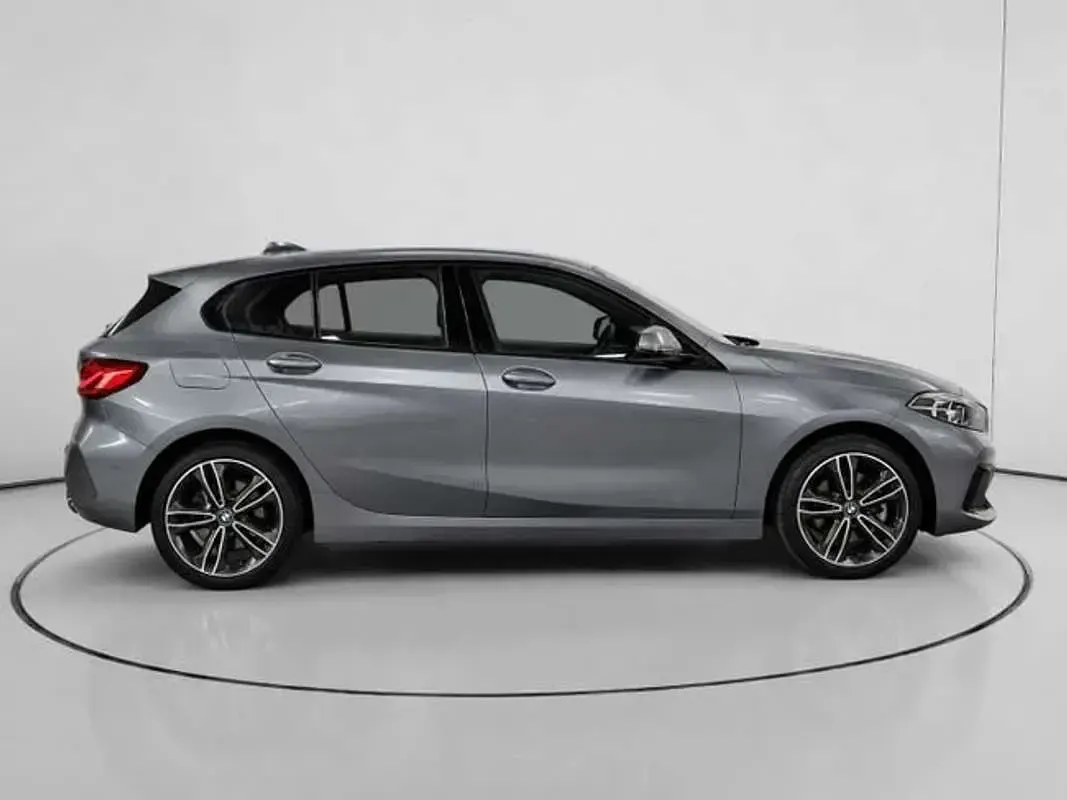 Usado BMW 116 Comfort Edition 116 CV (85 kW) 2022 Gris Utilitario