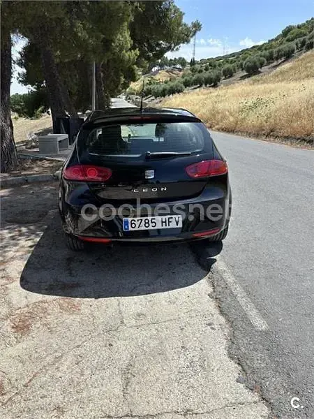 Usado Seat Leon Copa 90 CV (66 kW) 2011 Negro Utilitario