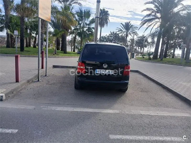 Usado VW Touran Edition 105 CV (77 kW) 2005 Negro Monovolumen