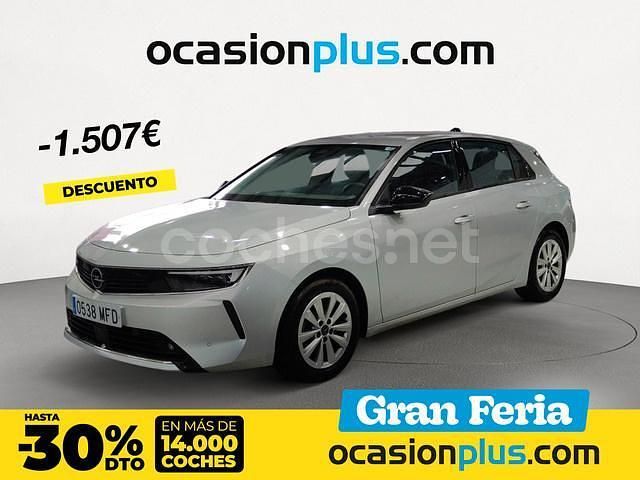 Gris / plata Usado 2023 Opel Astra Edition Berlina | 16.580 € (Buen precio) - Imagen 1/4