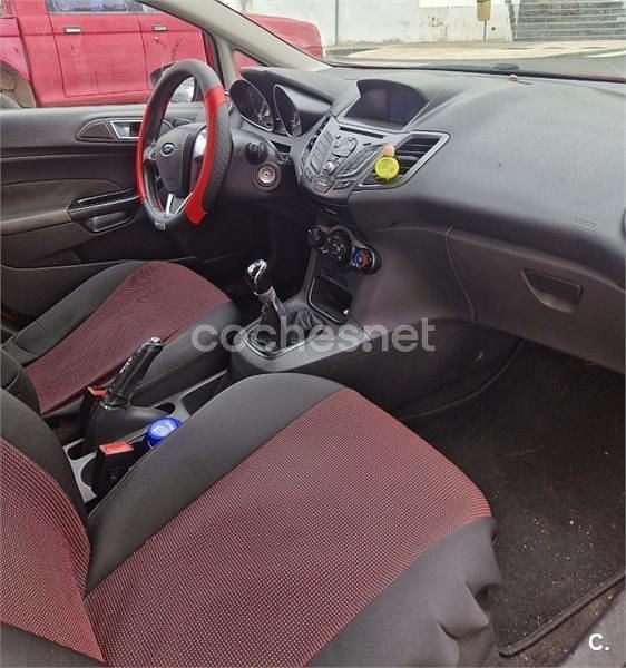 Usado Ford Fiesta Titanium 82 CV (60 kW) 2016 Rojo Berlina