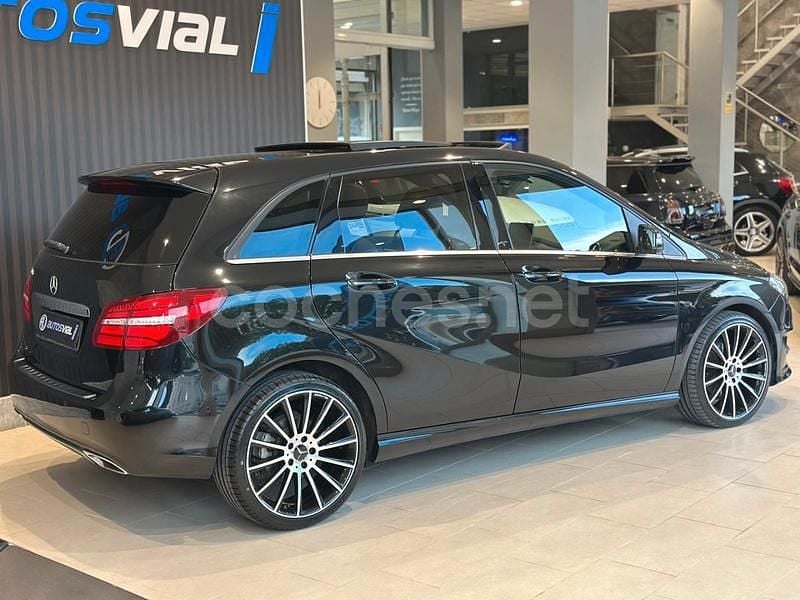 Usado Mercedes B200 136 CV (100 kW) 2018 Negro Utilitario