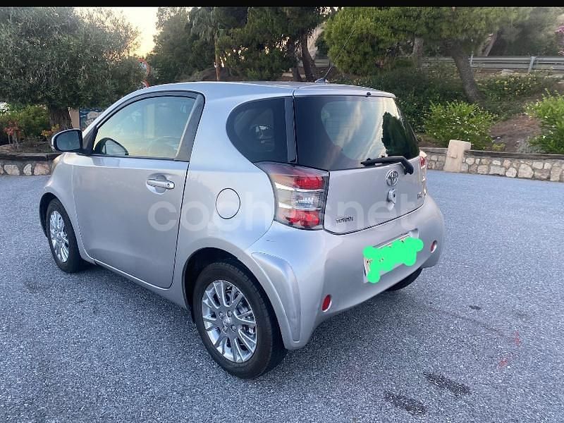 Usado Toyota iQ 99 CV (72 kW) 2010 Gris / plata Utilitario