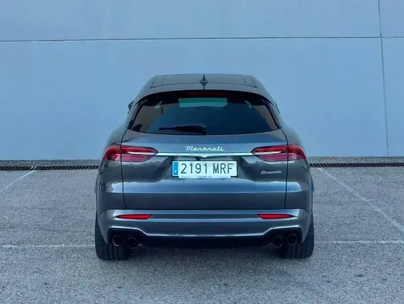 Usado Maserati Grecale 330 CV (242 kW) 2024 Gris / plata SUV