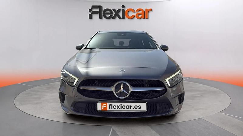 Usado Mercedes A180 116 CV (85 kW) 2018 Gris Utilitario