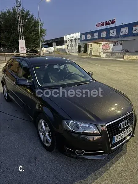 Usado Audi A3 Sportback Attraction 140 CV (102 kW) 2011 Negro Utilitario