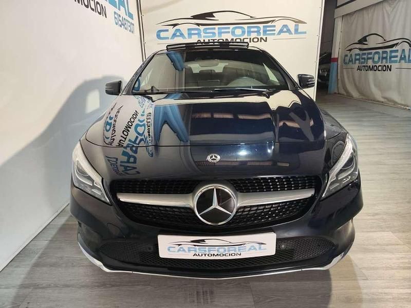 Usado Mercedes CLA220 Shooting Brake 177 CV (130 kW) 2018 Azul Familiar