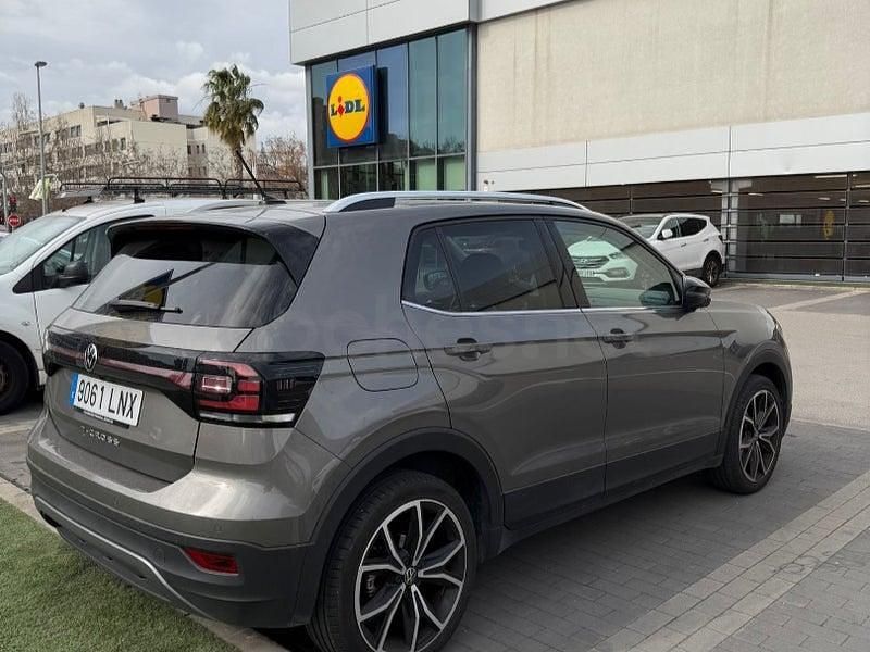 Usado VW T-Cross Sportline 150 CV (110 kW) 2021 Gris / plata SUV