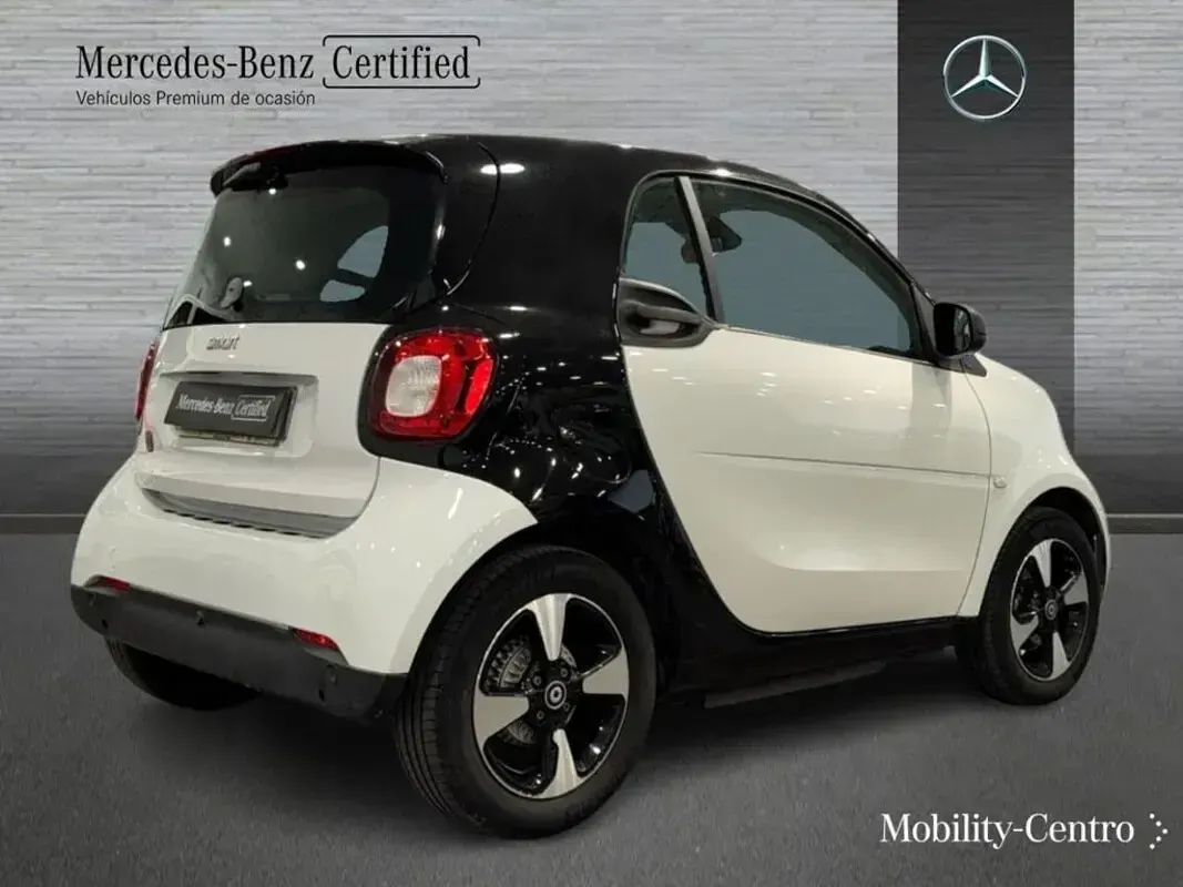 Usado Smart ForTwo Electric Drive Passion 60 kW (82 CV) 2021 Tridion safety cell in black Coupe