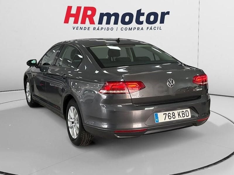 Usado VW Passat Edition 120 CV (88 kW) 2017 Gris / plata Berlina