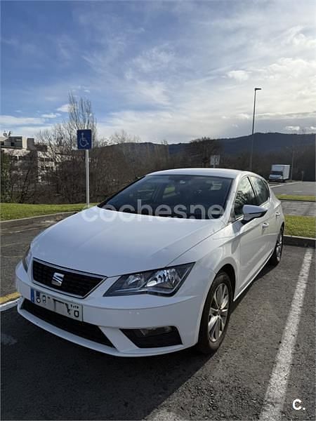 Usado Seat Leon Style 130 CV (95 kW) 2019 Blanco Berlina
