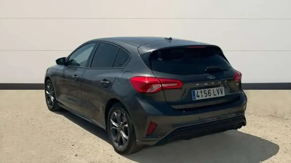 Usado Ford Focus ST-Line 125 CV (91 kW) 2022 Negro Berlina