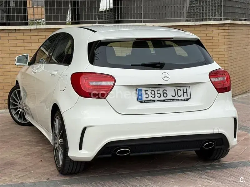 Usado Mercedes A180 AMG line 109 CV (80 kW) 2015 Blanco Utilitario