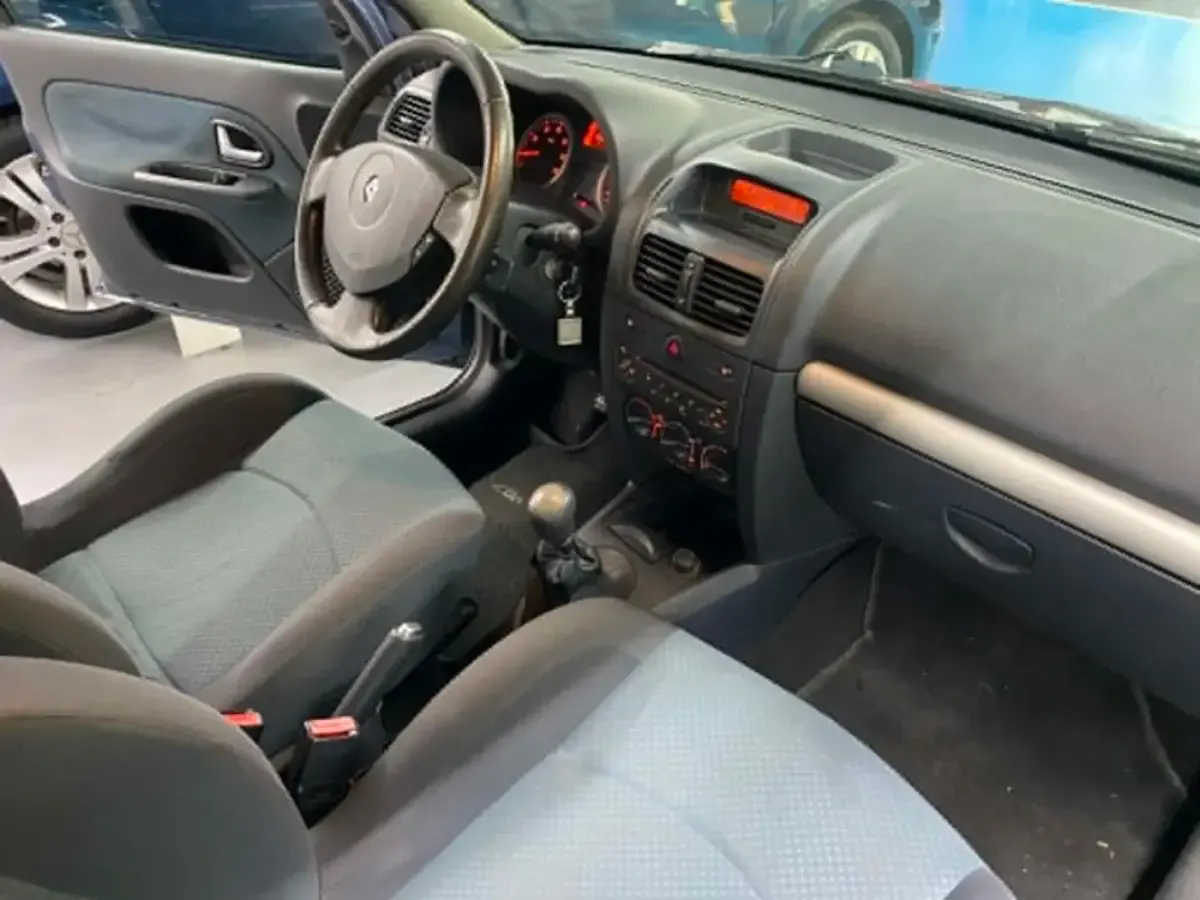 Usado Renault Clio II 75 CV (55 kW) 2006 Gris Utilitario