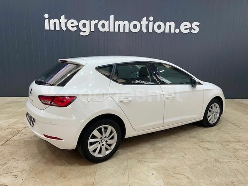 Usado Seat Leon Style 115 CV (84 kW) 2020 Blanco Familiar