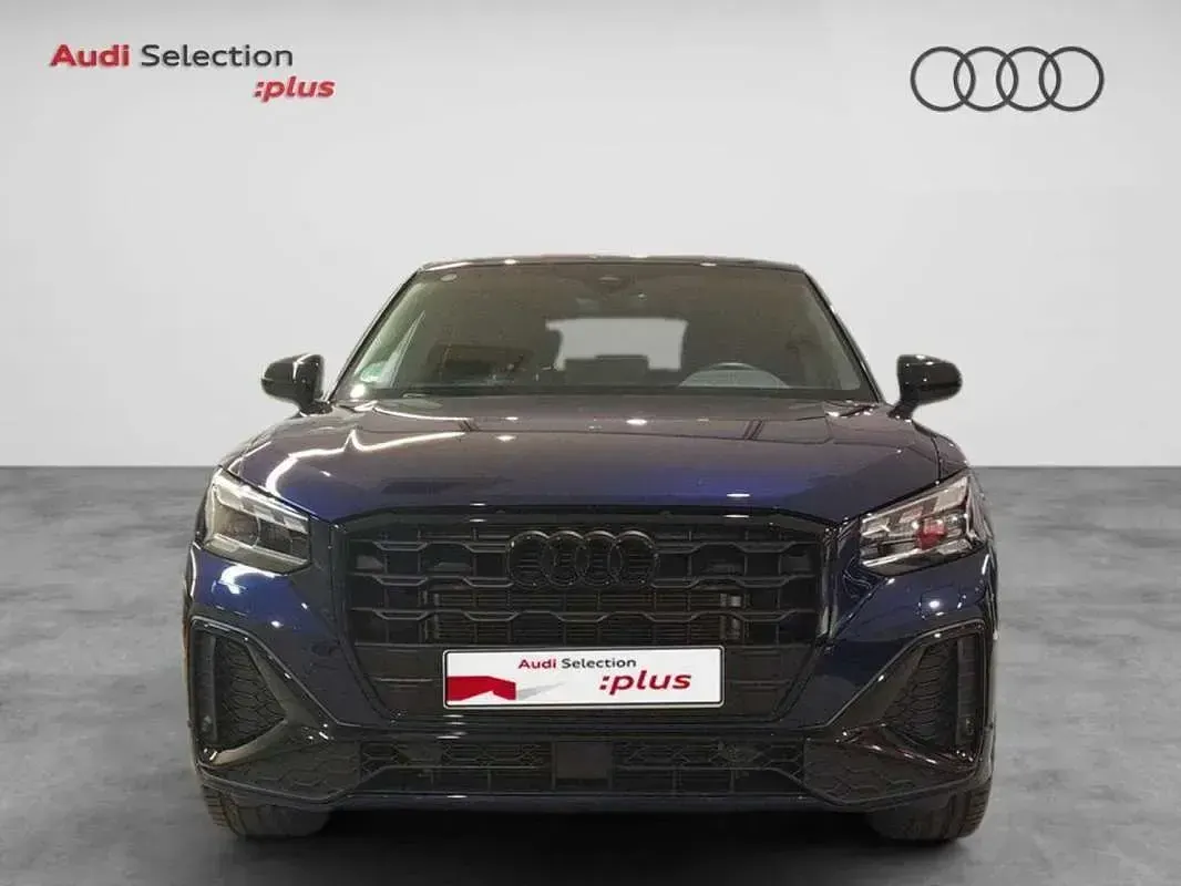Usado Audi Q2 Black Edition 150 CV (110 kW) 2025 Azul SUV