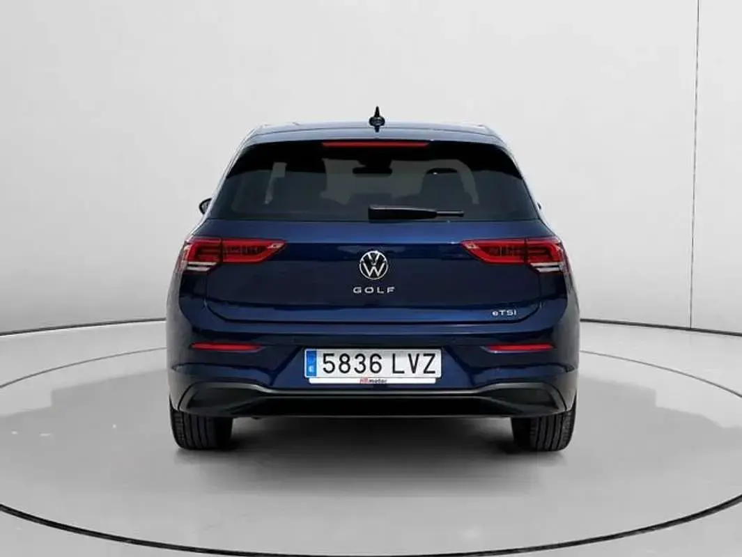 Usado VW Golf VIII Life 110 CV (80 kW) 2022 Azul Utilitario