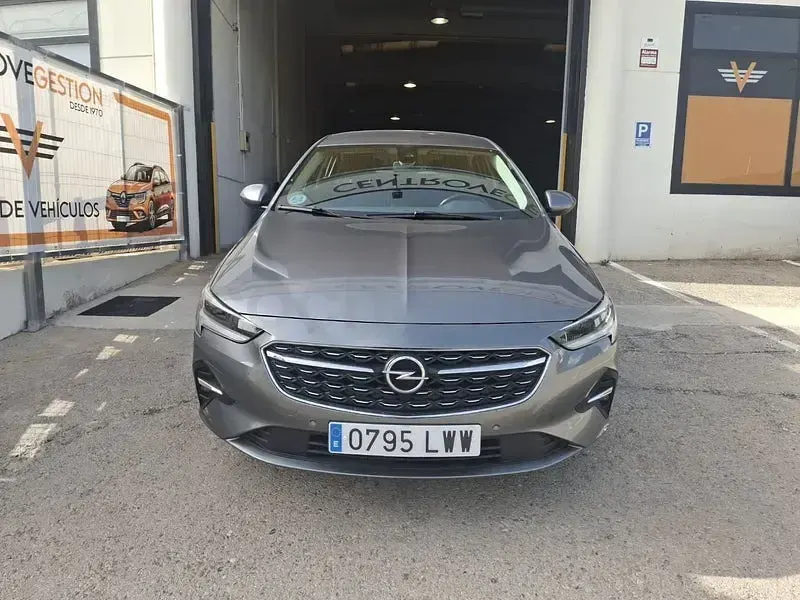 Usado Opel Insignia Business 170 HP (125 kW) 2022 Cinzento Sedan