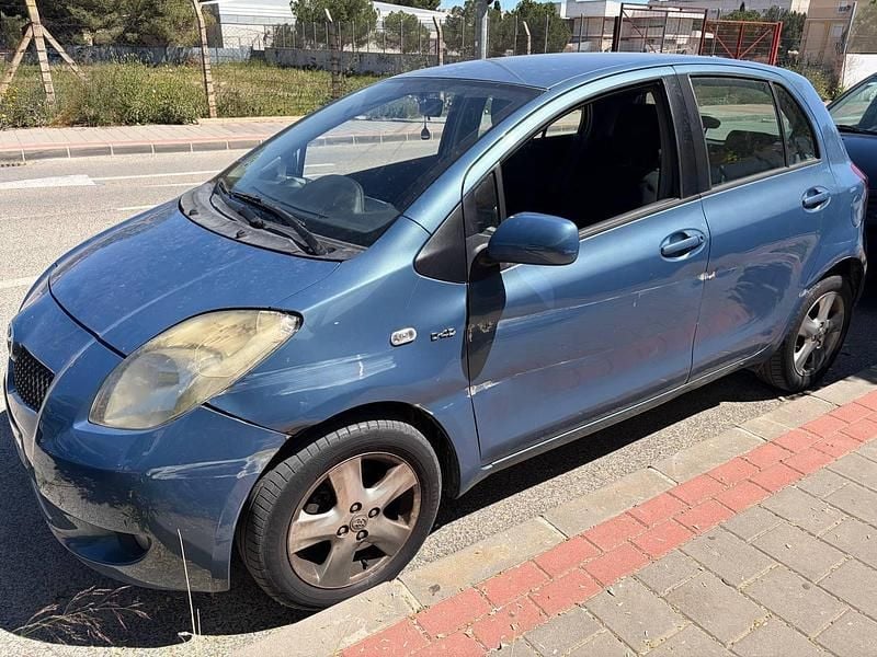 Usado Toyota Yaris 90 CV (66 kW) 2008 Azul Utilitario