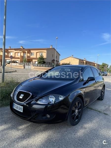 Usado Seat Leon Ecomotive 105 CV (77 kW) 2008 Negro Utilitario
