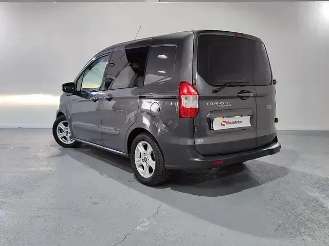 Usado Ford Transit Courier Trend 75 CV (55 kW) 2019 Gris Van
