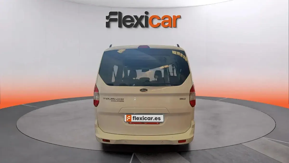 Usado Ford Tourneo Courier Ambiente 100 CV (73 kW) 2018 Blanco Monovolumen