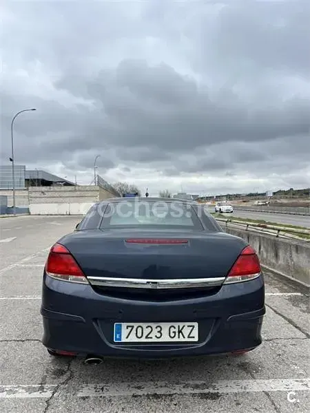 Usado Opel Astra Cabriolet Cosmo 140 CV (102 kW) 2009 Azul Descapotable