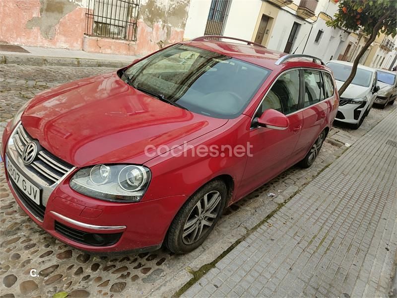 Begagnad VW Golf VI Edition 105 HK (77 kW) 2008 Röd Halvkombi
