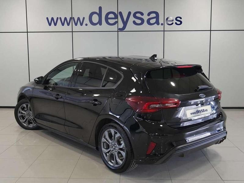 Usado Ford Focus ST-Line 125 CV (91 kW) 2023 Negro Utilitario