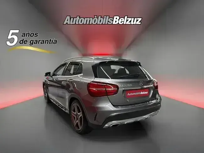 Usado Mercedes GLA180 122 CV (89 kW) 2018 Gris SUV