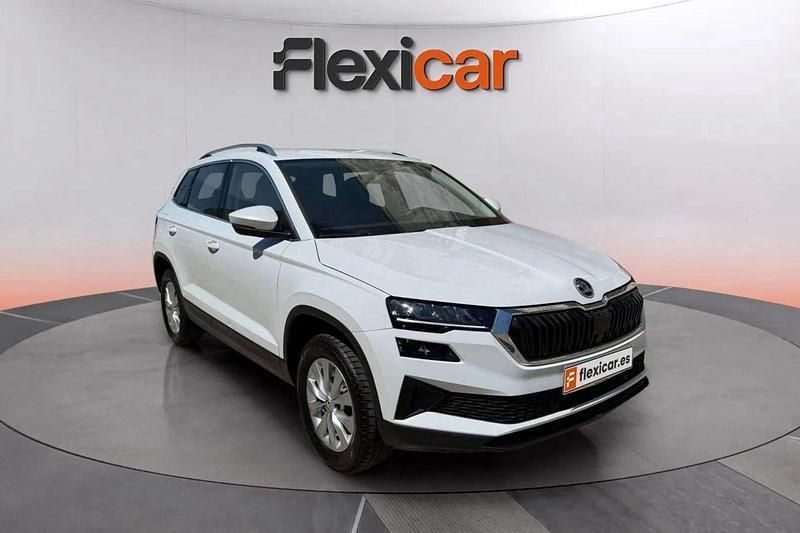 Blanco Usado 2024 Skoda Karoq Selection SUV | 25.190 € (Precio justo) - Imagen 1/4