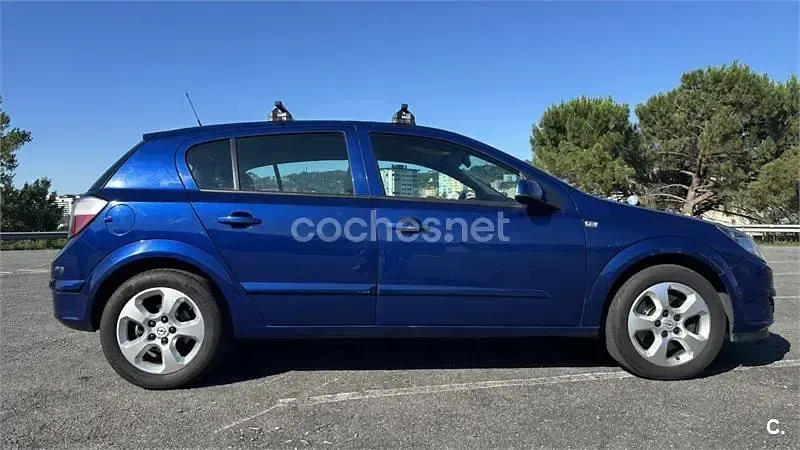 Usado Opel Astra Cosmo 150 CV (110 kW) 2007 Azul Berlina