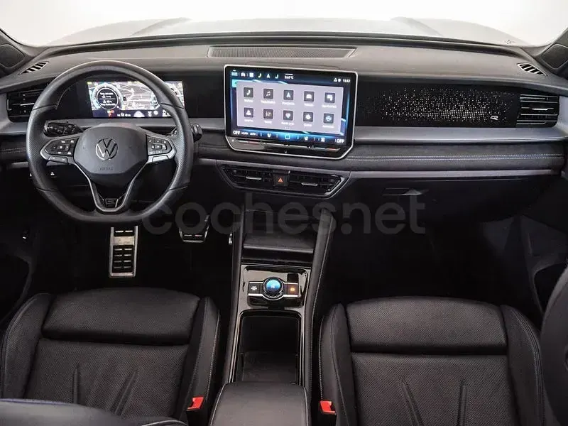Usado VW Tayron R-line 193 CV (141 kW) 2025 Gris / plata SUV