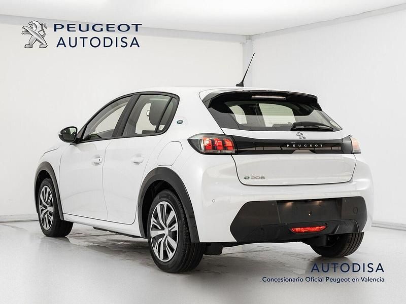 Usado Peugeot e-208 Active 100 kW (136 CV) 2024 Blanco Utilitario