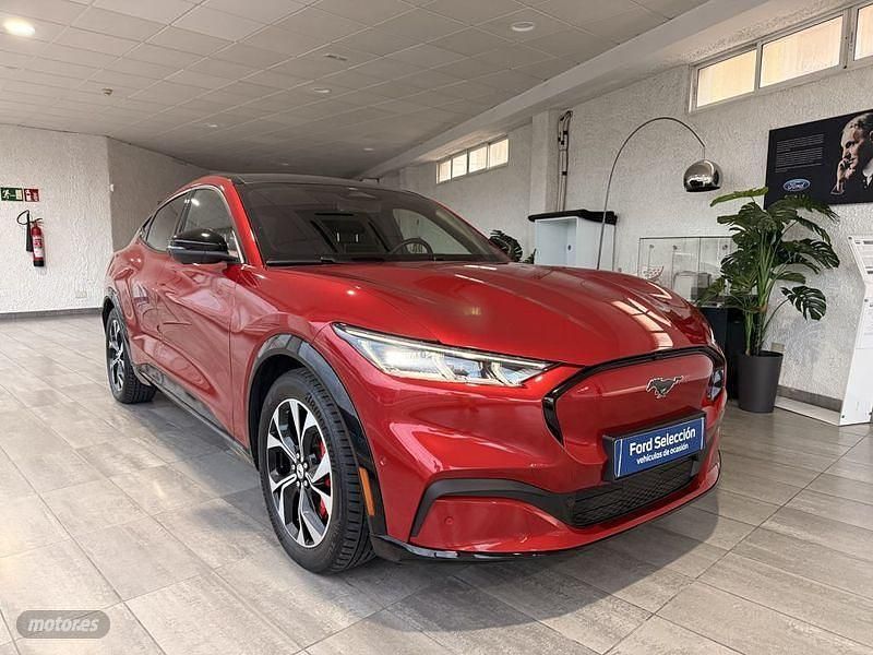Rojo Usado 2023 Ford Mustang Mach-E SUV | 39.995 € (Precio justo) - Imagen 1/4