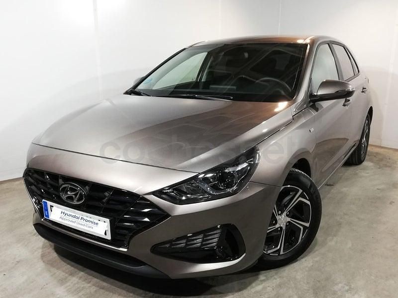 Usado Hyundai i30 120 CV (88 kW) 2023 Beige Berlina