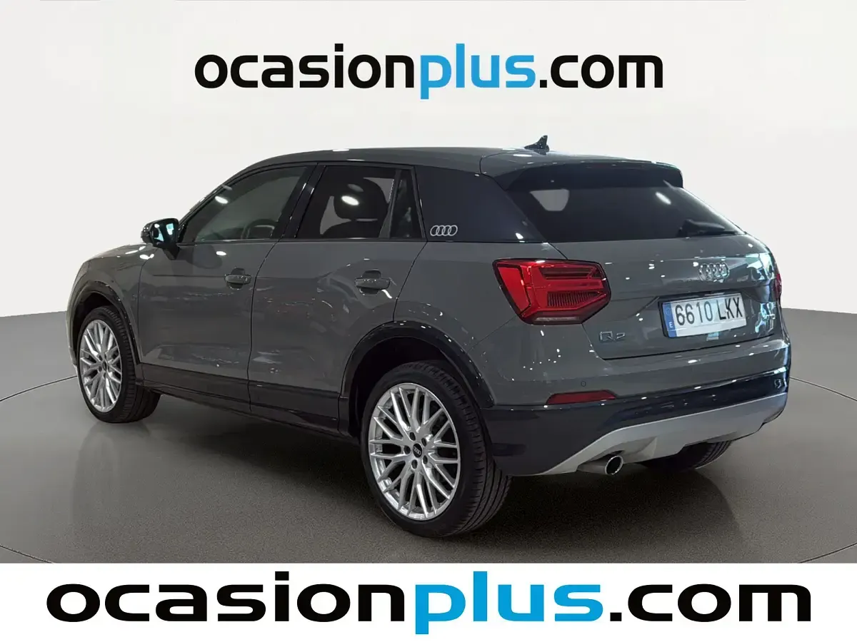 Usado Audi Q2 Design 116 CV (85 kW) 2020 Gris SUV