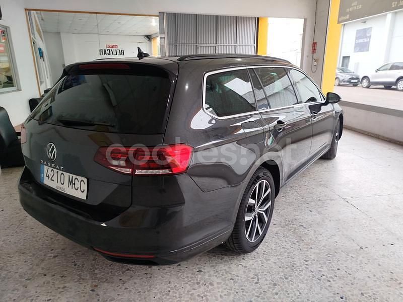 Usado VW Passat Executive 150 HP (110 kW) 2022 Cinzento Carrinha