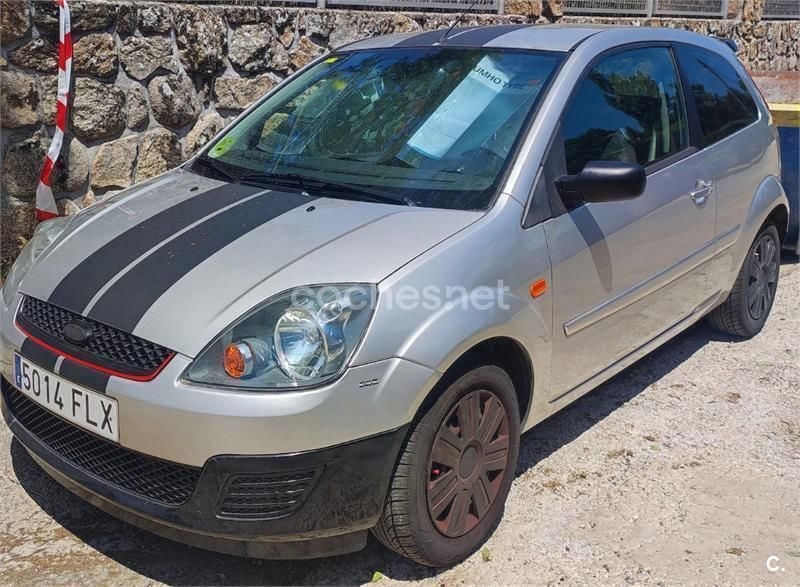 Gris / plata Usado 2007 Ford Fiesta Ambiente Utilitario | 2300 € (Precio justo) - Imagen 1/1
