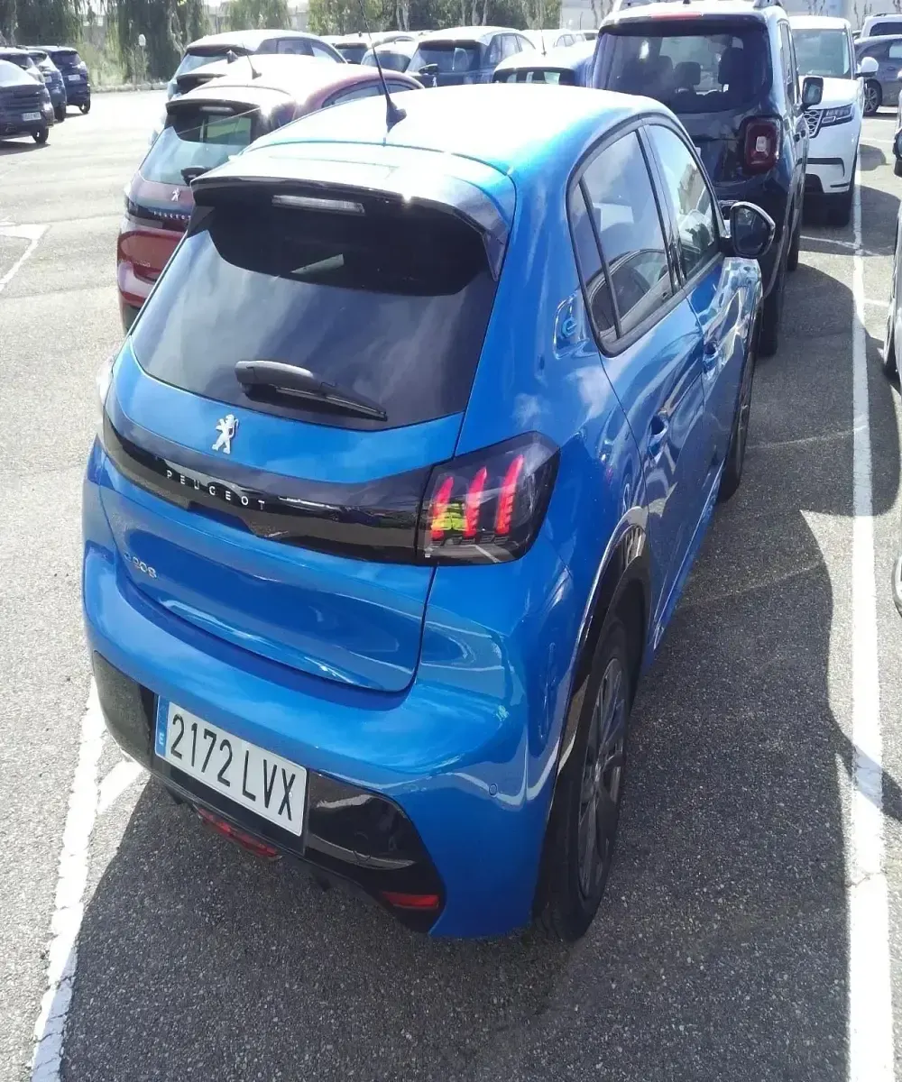 Usado Peugeot e-208 Allure 100 kW (136 HP) 2022 Azul Citadino