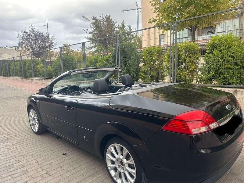 Usado Ford Focus Cabriolet Titanium 136 CV (100 kW) 2011 Negro Descapotable