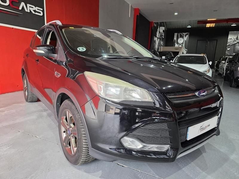 Usado Ford Kuga Trend 120 CV (88 kW) 2014 Negro SUV