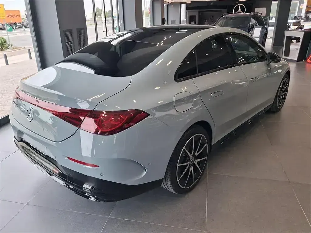 Nuevo Mercedes CLA 250+ 200 kW (272 CV) 2026 Gris Berlina