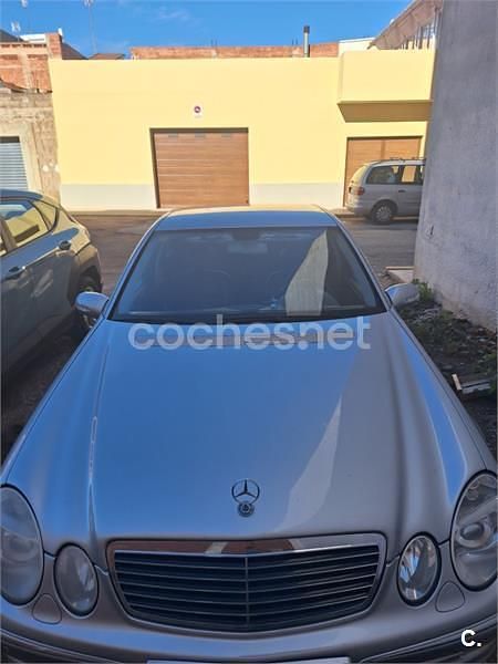 Usado Mercedes E270 Avantgarde 177 CV (130 kW) 2004 Gris / plata Berlina