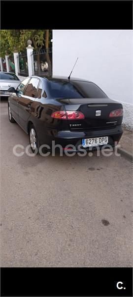 Usado Seat Cordoba 100 CV (73 kW) 2005 Negro Berlina