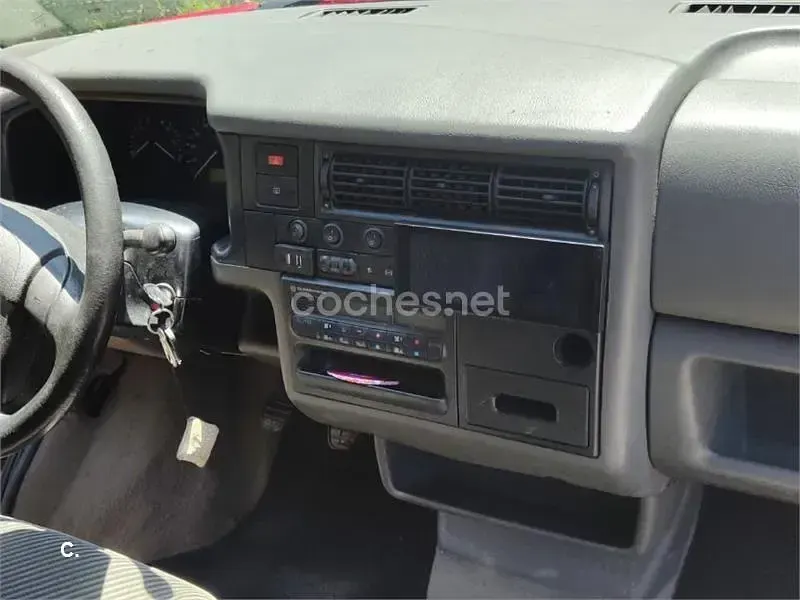Usado VW Multivan 130 CV (95 kW) 1996 Rojo Monovolumen