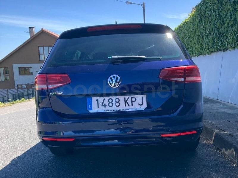 Usado VW Passat Advance 120 CV (88 kW) 2018 Azul Familiar